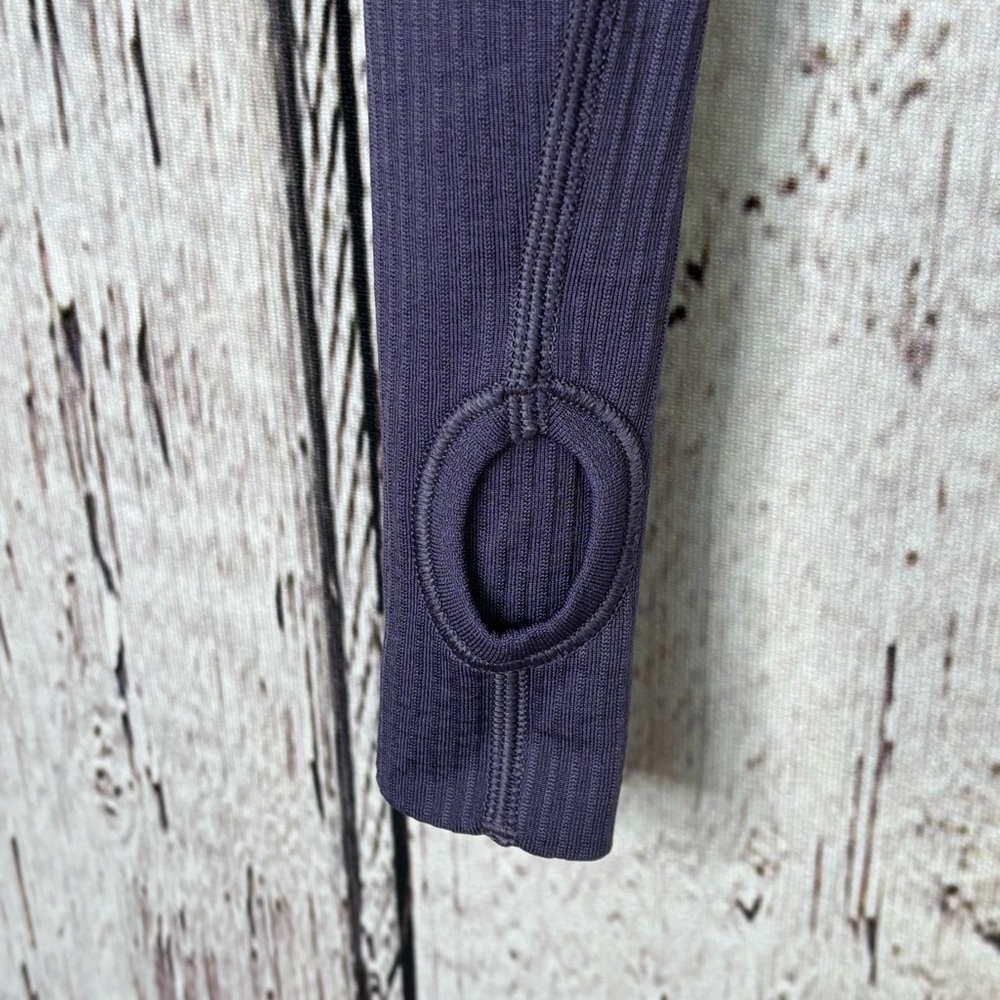 🍋Lululemon Swiftly Tech Long Sleeve Tee Size 6 Purple Viola Shirt Crew Neck EUC! - Picture 3 of 16